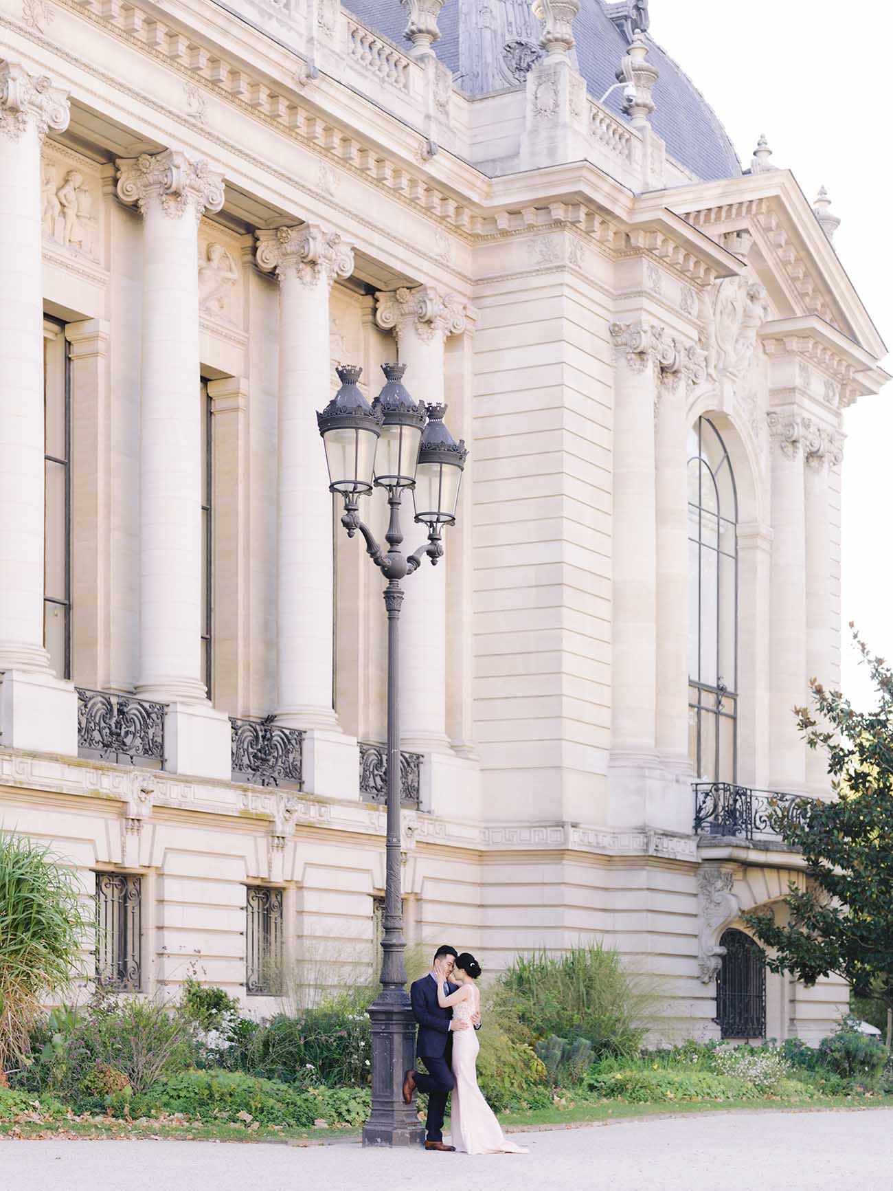  A couple kissing in front of the Petit Palais in Paris